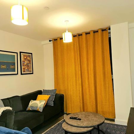 Exquisite Cosy 2-Bed Apartment In Salford 曼彻斯特 外观 照片