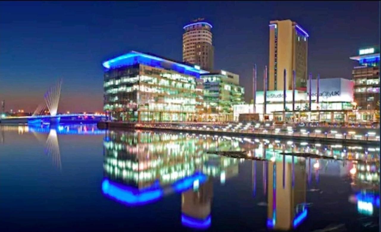 Exquisite Cosy 2-Bed Apartment In Salford 曼彻斯特 外观 照片