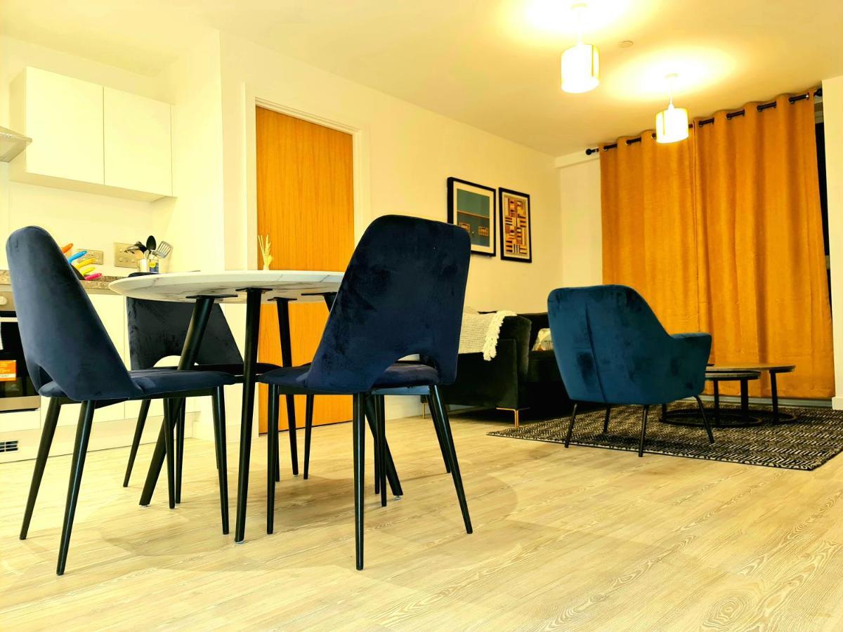 Exquisite Cosy 2-Bed Apartment In Salford 曼彻斯特 外观 照片