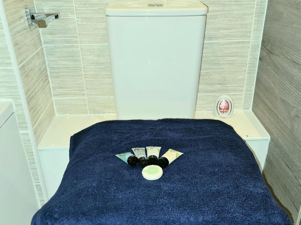 Exquisite Cosy 2-Bed Apartment In Salford 曼彻斯特 外观 照片