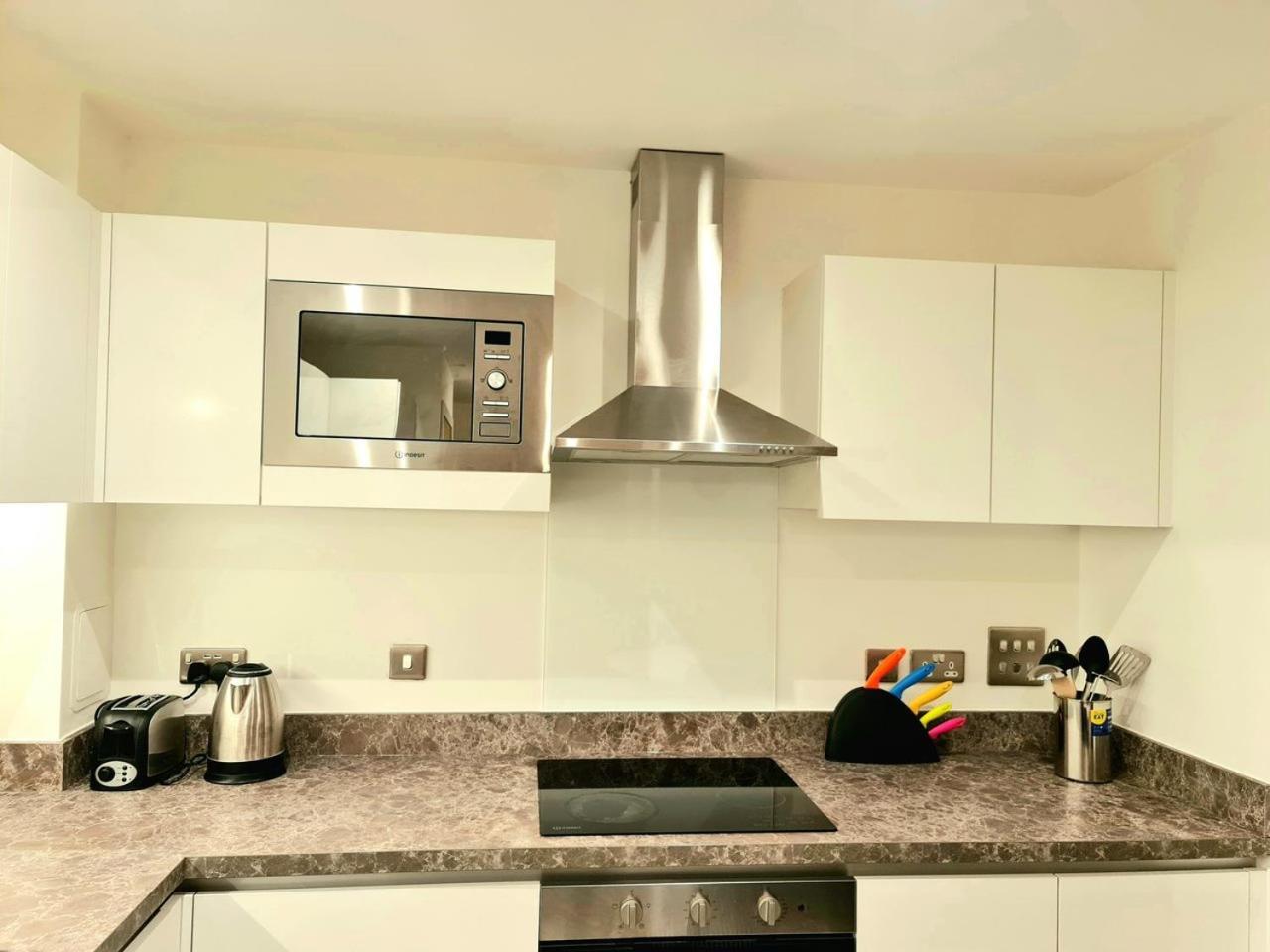 Exquisite Cosy 2-Bed Apartment In Salford 曼彻斯特 外观 照片