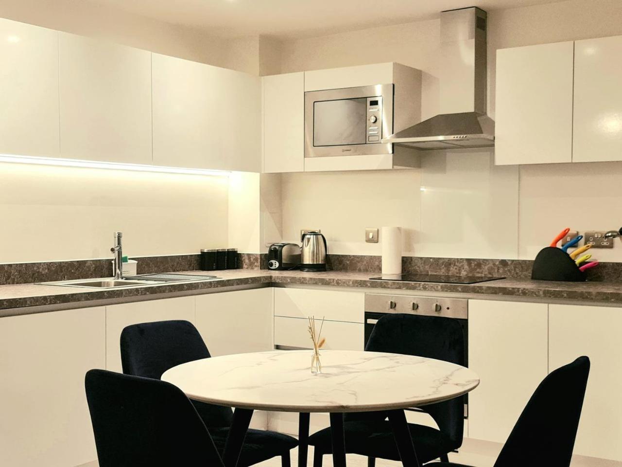 Exquisite Cosy 2-Bed Apartment In Salford 曼彻斯特 外观 照片