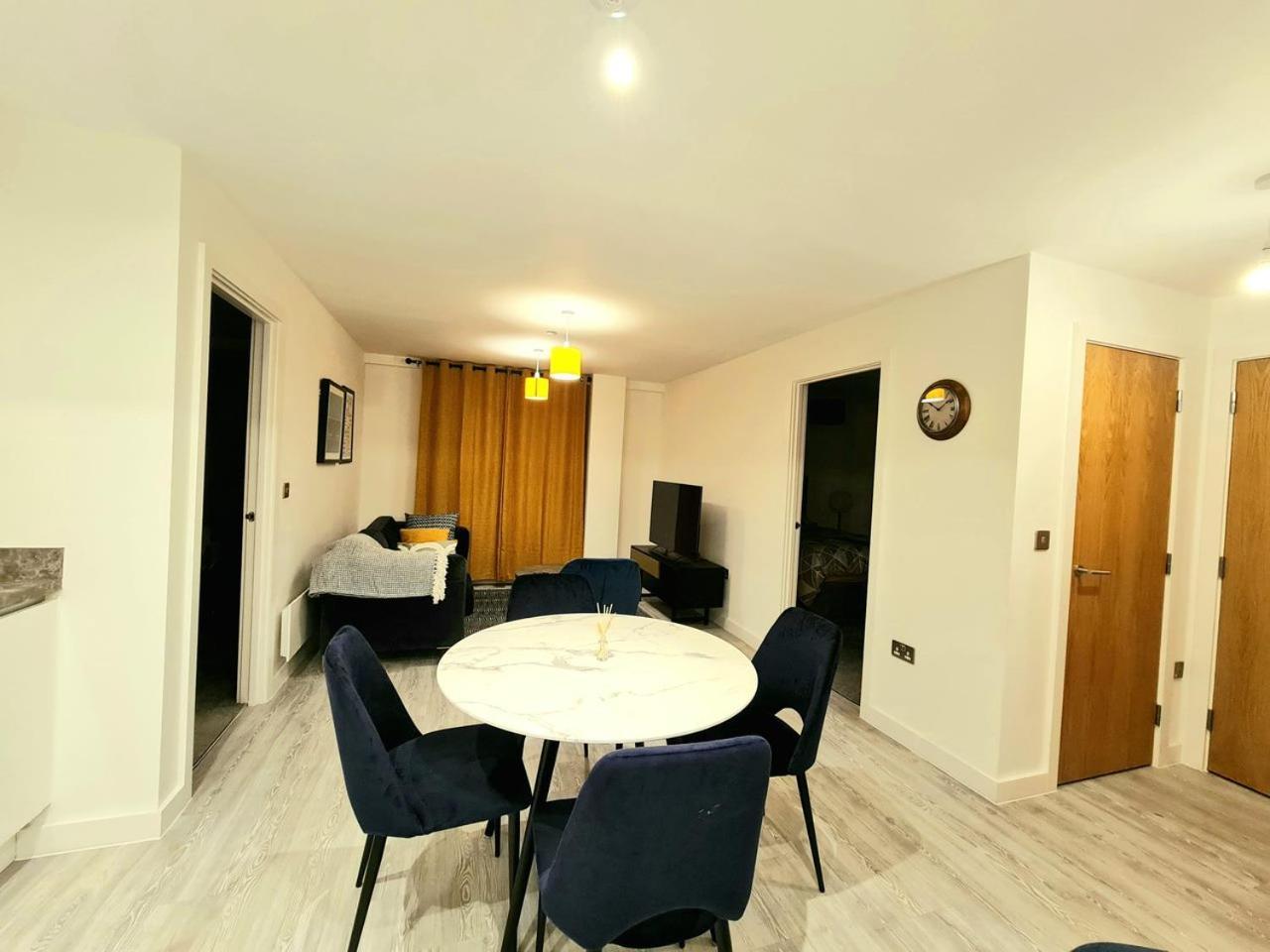 Exquisite Cosy 2-Bed Apartment In Salford 曼彻斯特 外观 照片