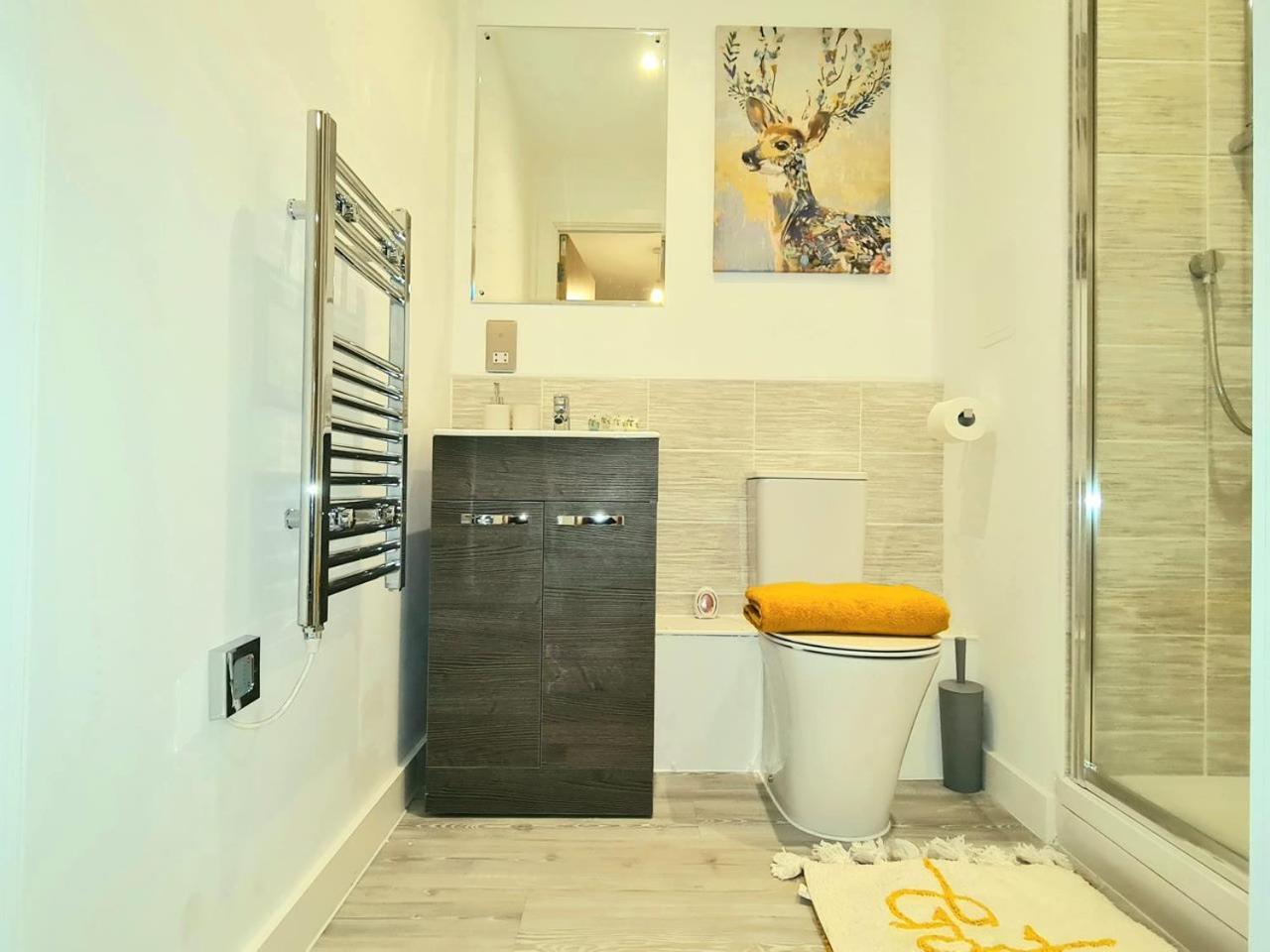 Exquisite Cosy 2-Bed Apartment In Salford 曼彻斯特 外观 照片