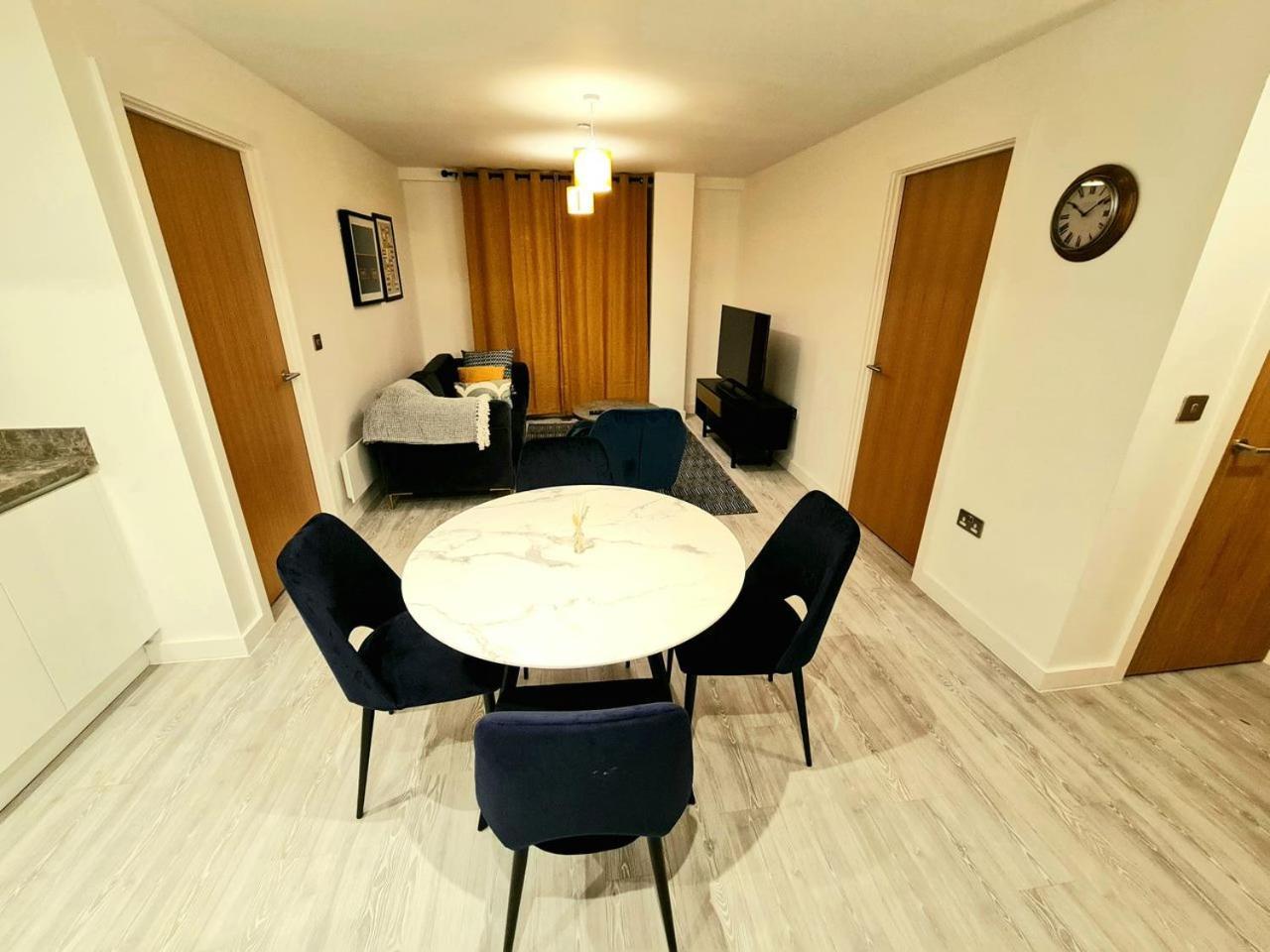 Exquisite Cosy 2-Bed Apartment In Salford 曼彻斯特 外观 照片
