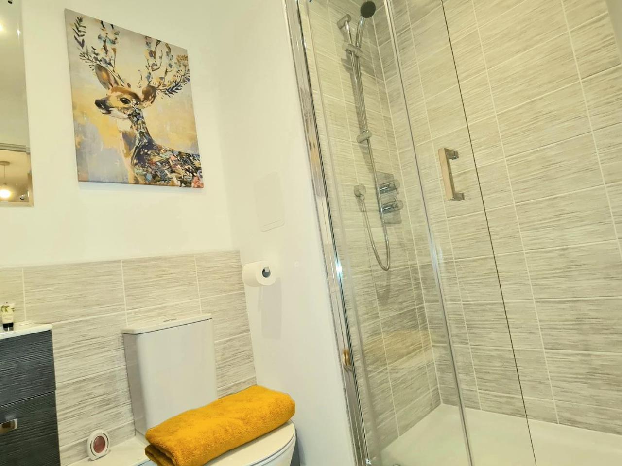 Exquisite Cosy 2-Bed Apartment In Salford 曼彻斯特 外观 照片
