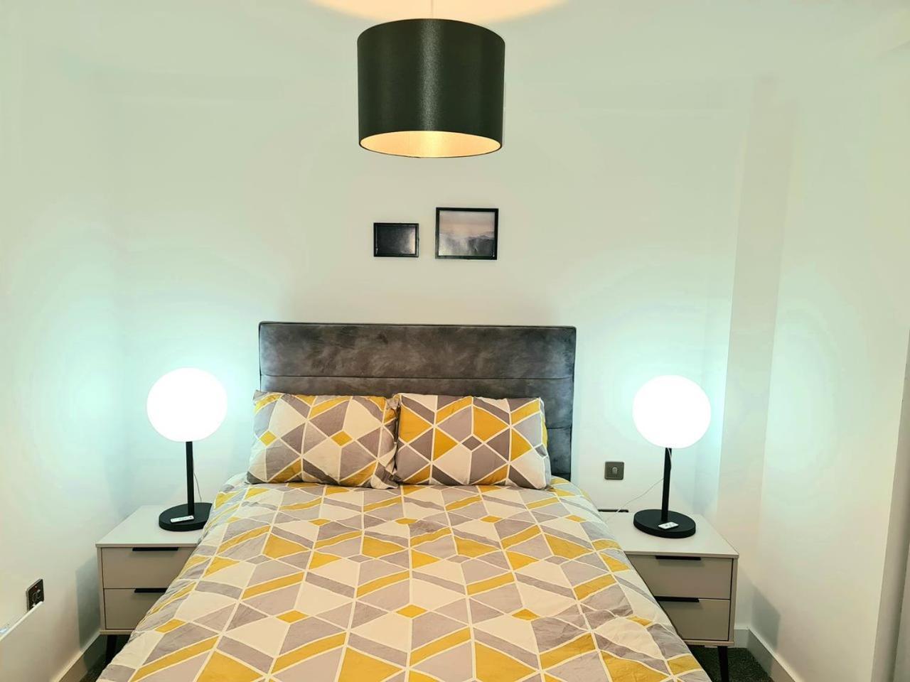 Exquisite Cosy 2-Bed Apartment In Salford 曼彻斯特 外观 照片